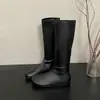 Botas slim versáteis para outono e inverno, bico redondo, novo estilo 2026, cano longo de 4cm, botas elásticas, com aumento interno de altura, design retrô