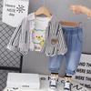 Roupas casuais de outono para bebê uma geração de 2023 Primavera e Outono nova jaqueta vertical para meninos manga longa conjunto de três peças moda