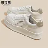 Tênis brancos respiráveis populares de couro genuíno para mulheres, novo modelo outono 2026, sapatos esportivos casuais leves de sola grossa para estudantes