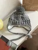 Gorro de Lana de Lunares Estilo Coreano para Mujer, Gorro de Punto con Pompón de Corazón de Nicho para Mujer, Cálido Versátil Atmosférico para Otoño e Invierno, Adelgazante