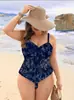 El nuevo traje de baño de dos piezas de talla grande de Amazon para mujer presenta un estampado floral, diseño de cuello en V, fruncido en la cintura con lazo, perfecto para vacaciones junto al mar
