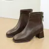 Botas Femininas 2026 Chelsea Botas Martin Salto Médio Grosso Botas Curtas Moda Feminina Bico Quadrado Novo Outono/Inverno Tecido Petite