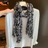 Lenço fino plissado com estampa de leopardo retrô estilo americano para mulheres, início do outono de 2026, xale longo estilo vintage, moderno