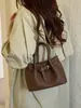 Bolsa Saco Plissada Versátil de Moda Simples para Mulheres 2026 Nova Popular para Trabalho e Dia a Dia Bolsa de Ombro Único Transversal