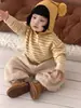 Estilo Coreano Invierno Niña Sombrero de Pico con Pompón Suéter Tejido Rayado Elegante Pantalones de Felpa Gruesos Versátiles para Niños
