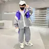 Roupa infantil, conjunto de outono para meninos, novo estilo 2026, para crianças maiores, roupa esportiva para primavera e outono, conjunto de duas peças para meninos, moderno