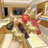 Llavero de dibujos animados "Hazte Rico Pronto" de oro puro, colgante para bolso, regalo de tienda de oro, artículo popular de transmisión en vivo, se puede personalizar y enviar en nombre de los clientes