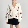 Cardigan de tricô com flores tridimensionais, estilo doce, novo para outono e inverno, estilo coreano, para mulheres, jovem e versátil, casaco suéter solto e macio