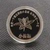 Um presente de aniversário criativo com uma meta pequena de um bilhão de moedas de yuan para namorado ou namorada, um ornamento de moeda de lembrança engraçado