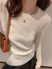 Camiseta básica de punto para mujer en color liso, adelgazante, con diseño de hombro normal, adecuada para primavera y otoño, con un tacto de alta gama, suéter de punto suave y acogedor, top de corte ajustado