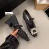 Sapatos Mary Jane Quadrados com Salto Grosso Estilo Francês para Mulheres, Novo Modelo Outono e Inverno 2025, Estilo Inspirado em Chanel com Tira de Strass