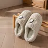 Zapatillas de Felpa Cálidas de Algodón con Flor para Pareja Otoño Invierno Nuevas de Interior Antideslizantes Suela Suave Cálidas de Dibujos Animados con Pelo