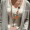 Lanyard Largo Cruzado para Teléfono, Ajustable y Resistente, Correa para el Cuello para Viajes al Aire Libre y Compras, Correa de Teléfono con Tarjetero, Moderno
