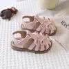 Sandálias Infantis 2026 Verão Novo Estilo Sapatos de Princesa Bebê Criança Pequena Solado Macio Antiderrapante Sapatos de Bebê com Laço Design Simples