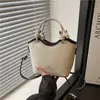 Nova Bolsa de Balde Popular para o Dia a Dia com Textura, Grande Capacidade, Cor Sólida, Design Conveniente, Transversal/Ombro Fashion, Portátil para Mulheres