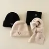 Conjunto de Dos Piezas de Gorro y Bufanda para Niños de Otoño e Invierno Conjunto de Gorro de Punto para Bebé Niños y Niñas Gorro Cálido con Protección para Orejas Estilo Coreano