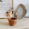 Cesta tejida con flores pequeñas y carnosas para decorar el escritorio, salida de aire del coche, actividades artísticas con flores