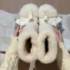 Botas de Neve Versáteis de Pelúcia para o Inverno Femininas com Laço, Sapatos de Algodão do Nordeste, Botas Curtas Peludas Brancas, Novo Estilo, Quentes 2025