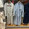 26 Outono Novo Vestido de Algodão com Gola Alta/Vestido Longo Feminino Listrado Colaboração 489452/488693