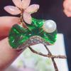 Broche de Perla de Agua Dulce Zhenyun Trade Broche Estanque de Lotos Luz de Luna Regalo Venta al por Mayor Exportación Insignia Moda Viaje