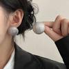 Pendientes de marca redondos con patrón de malla pequeña, sencillos y de alta gama, de estilo europeo, con diseño de personalidad, estilo moderno, chapados en cobre y oro real.