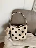 Bolso de mano cruzado informal de estilo coreano con lunares para mujer, nuevo modelo 2026, bolso tipo cesta ligero y versátil, bolso de hombro tipo cubo