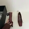 Aliguifei Ali Guifei Sapatos de Salto Grosso Elegantes Suaves Estilo Francês Sapatos de Fada Bico Quadrado para Trabalho Dia a Dia e Noite