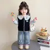 Conjunto de punto para niña otoño 2026 nuevo conjunto de chaleco de punto, ropa infantil estilo coreano, moderno y elegante para primavera y otoño