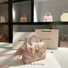 Bolsa de Mano Bordada con Mariposas Estilo Francés de Nicho Dropshipping Nuevo Otoño/Invierno 2025 Bolso Cuadrado Pequeño de Alta Gama Venta al por Mayor