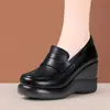 Mocasines de Mujer con Cuña y Suela Gruesa 2026 Otoño Slip-On Estilo Británico Zapatos Pequeños de Cuero Suela Suave Antideslizantes Zapatos para Mamá
