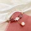 Pulsera de cristal de fresa con perla de agua dulce para mujer, diseño de nicho, estilo sencillo y elegante, con flor de concha.