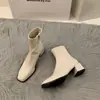 Botas Curtas Brancas de Salto Alto com Bico Quadrado Estreito Estilo Francês para Mulheres, Novas Botas de Meia-Estação Primavera e Outono 2024, Botas Marrons Estilo Martin