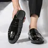 Sapatos mocassins masculinos plus size transfronteiriços, tamanhos 35-46, sapatos sem cadarço de bico fechado, sapatos de dirigir brilhantes, sapatos para provador, mules slip-on