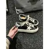 Coleção Nova de Verão 2026: Tênis Plataforma Feminino com Estrelas de Glitter, Sapatos Casuais Planos, Sapatilhas de Moda Versáteis para o Dia a Dia com Solado Macio