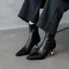 Botines Cortos de Tacón Alto con Punta para Mujer, Nuevo Estilo Otoño e Invierno 2026, Tacón Delgado, Elegantes y Versátiles, Modernos Botines Blancos de Moda