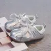 Zapatillas estilo ballet para niñas, nueva colección primavera/otoño 2026, suela blanda, zapatillas de entrenamiento versátiles alemanas, parte superior de cuero, estilo Forrest Gump