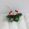 Colgante decorativo de campana de Navidad, doble campana de arte de hierro con piñas y bayas rojas, arreglo de escena para árbol de Navidad, adorno colgante para el hogar en vacaciones