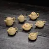 Mango de tetera de punta de dedo pieza de arena púrpura tetera pequeña olla de punta de dedo juego de té de kung fu té exquisito para los dedos mesa de té mini