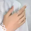 Anillo de Zirconia Azul de Cuatro Hojas Regalo de Cumpleaños Popular en Plataformas Independientes Anillo de Dedo Índice Flor Hoja de Diamante Blanco Transfronterizo