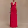Vestido de Verano Nuevo Estilo de Moda con Escote Bardot sin Mangas que Ceñe la Cintura, Vestido Largo Sexy Liso con Pliegues y Cinta en Color Rojo Rosa al por Mayor