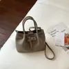 Bolsa Tote Balde de Nicho Verão 2026 Nova Simples Fashion Elegante Bolsa de Ombro Transversal Bolsa de Mão Casual
