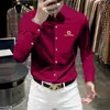 Camisa masculina de manga longa de alta qualidade, estilosa e moderna, adequada para uso business casual, com corte slim fit, leve, toque luxuoso e excelente elasticidade e resistência a amassados.