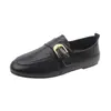 Zapatos Pequeños de Cuero Estilo Británico con Aumento Oculto de Altura Mocasines Slip-on Otoño 2026 Nuevos Versátiles Estilo Universitario Hebilla de Cuero Zapatos Individuales para Mujer