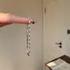 Retro estilo francés, completamente adornado con pedrería, pulsera llamativa, vintage, lujo ligero, exquisito, elegante, moderno, de nicho, joyería de alta gama para mujer