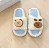 Chinelos de Algodão Femininos Estilo Desenho Animado Menina Fofa Macio 2026 Outono/Inverno Novos Chinelos Meio Meio de Pelúcia para Casa Preguiçosa