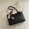 Bolsa Casual Simples Estilo Novo Primavera 2026 para Mulheres Bolsa Tote de Grande Capacidade à Prova de Respigos Bolsa de Ombro para Comutação sob o Braço para Mulheres