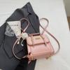 Mochila Repujada Estilo Coreano para Mujer 2025 Primavera Nueva Moda Bolso Cruzado Hermoso Simple Estilo Occidental Bolso Cuadrado de Mano