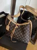Bolsa de Ombro Retrô de Luxo Leve para Presbiopia para Mulheres Nova Bolsa Tote de Grande Capacidade para o Dia a Dia, Bolsa de Ombro Cruzada Fashion e Versátil