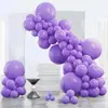 Un juego de 149 globos de varios tamaños, disponibles en tamaños de 5 pulgadas, 10 pulgadas, 12 pulgadas y 18 pulgadas, adecuados para celebraciones como fiestas de cumpleaños, bodas y bautizos, para mejorar la atmósfera festiva.