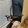 Bolsa baguette de camurça vintage de alta qualidade para mulheres, nova bolsa de ombro/axila de moda de nicho 2026, bolsa de mão para o dia a dia